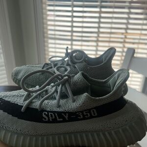 Mens Yeezys 350 V2 Boost salt size 9.5